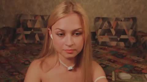 Snapshot of eternalophelia chatting on 06-12-26, 11:35 Sophia online show from 06-12-26, 11:35