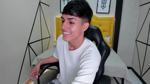 E T H A N  online show from 02-25-26, 07:34