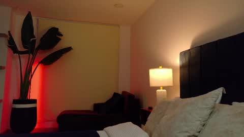 Snapshot of ethan_skiny_ chatting on 04-20-26, 02:03 Joan online show from 04-20-26, 02:03
