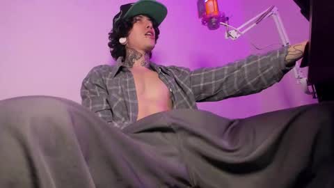 Ethan sykes online show from 11-25-25, 04:45