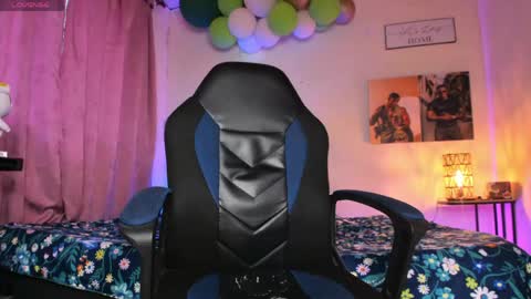 Snapshot of ethan_travis0 chatting on 05-19-26, 10:49 ethan travis online show from 05-19-26, 10:49