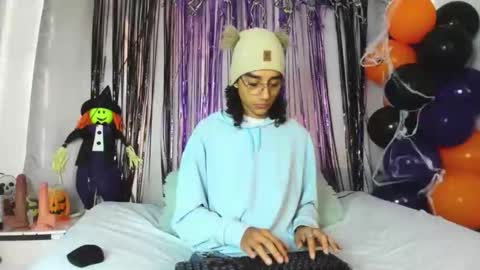 ethanblackwoodd online show from 10-28-25, 07:49