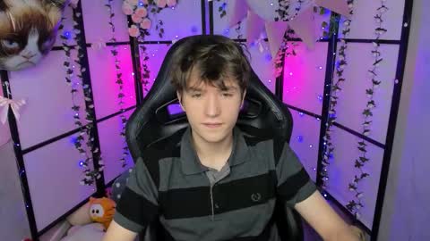 Snapshot of ethansinful chatting on 10-15-25, 09:04 Ethan online show from 10-15-25, 09:04