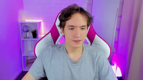 Snapshot of ethansinful chatting on 11-05-25, 12:49 Ethan online show from 11-05-25, 12:49