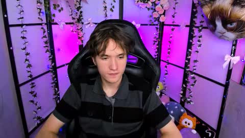 Snapshot of ethansinful chatting on 11-06-25, 01:01 Ethan online show from 11-06-25, 01:01