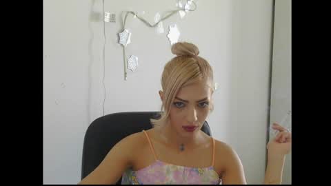 Snapshot of etherealuxx chatting on 05-20-26, 08:20 Serena online show from 05-20-26, 08:20