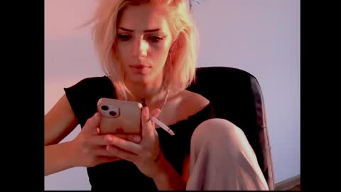 Snapshot of etherealuxx chatting on 06-02-26, 05:59 Serena online show from 06-02-26, 05:59