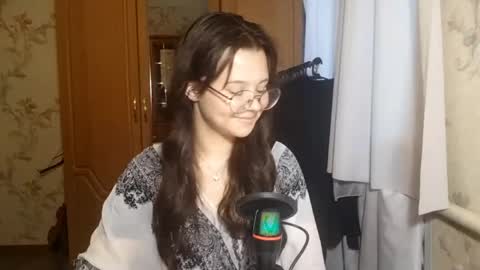Snapshot of eugeniecarrubba chatting on 05-18-26, 03:18 Lily 1st day online show from 05-18-26, 03:18