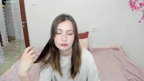 Veronica Tiia Lilith left to right online show from 02-21-26, 11:39