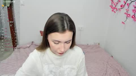 Veronica Tiia Lilith left to right online show from 03-07-26, 12:18