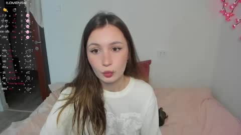 Veronica Tiia Lilith left to right online show from 04-10-26, 09:41