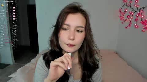 Veronica Tiia Lilith left to right online show from 04-21-26, 09:06