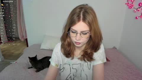 Snapshot of eumomino chatting on 06-01-26, 05:58 Veronica Tiia Lilith left to right online show from 06-01-26, 05:58