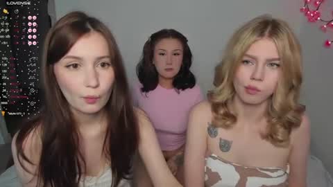 Snapshot of eumomino chatting on 07-08-26, 07:51 Veronica Tiia Lilith left to right online show from 07-08-26, 07:51