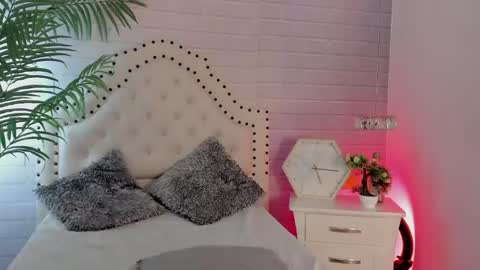 Snapshot of eureekaa chatting on 02-27-25, 11:04 Eurekaa online show from 02-27-25, 11:04