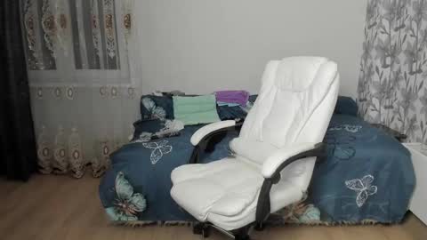 Snapshot of eva_7777 chatting on 11-08-25, 12:27 Eva online show from 11-08-25, 12:27