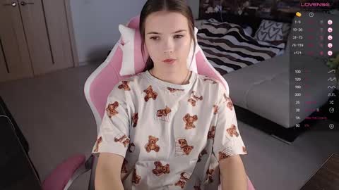 Snapshot of eva_davie chatting on 02-11-25, 10:48 Eva online show from 02-11-25, 10:48
