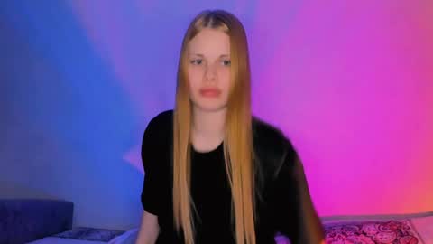 Snapshot of eva_ellis chatting on 04-21-26, 01:42 Eva online show from 04-21-26, 01:42