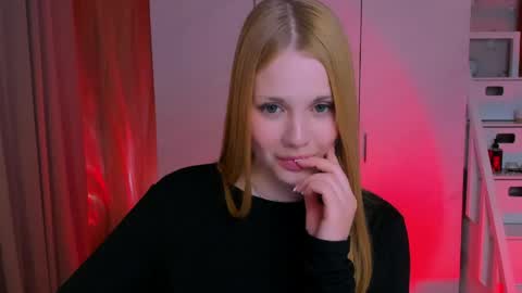 Snapshot of eva_ellis chatting on 04-30-26, 10:36 Eva online show from 04-30-26, 10:36