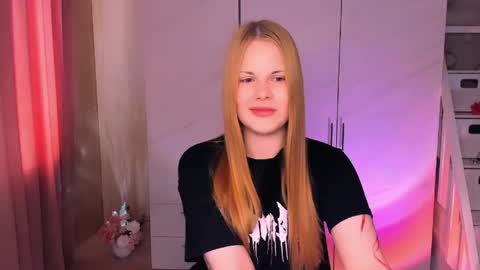 Snapshot of eva_ellis chatting on 05-27-26, 12:02 Eva online show from 05-27-26, 12:02