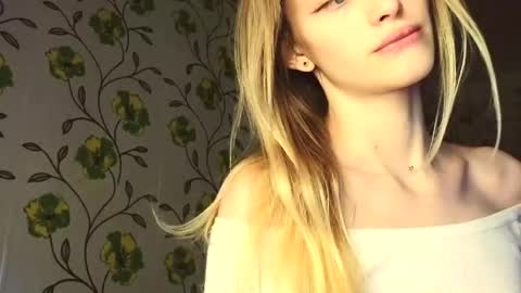 Snapshot of eva_eyre chatting on 05-17-26, 07:17 Evvie online show from 05-17-26, 07:17
