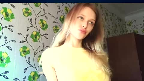 Snapshot of eva_eyre chatting on 05-23-26, 02:32 Evvie online show from 05-23-26, 02:32