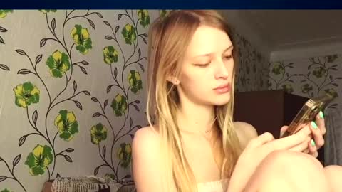 Snapshot of eva_eyre chatting on 05-30-26, 06:43 Evvie online show from 05-30-26, 06:43