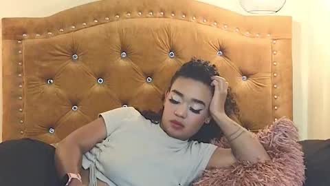 Eva Foxs  online show from 11-22-25, 11:26