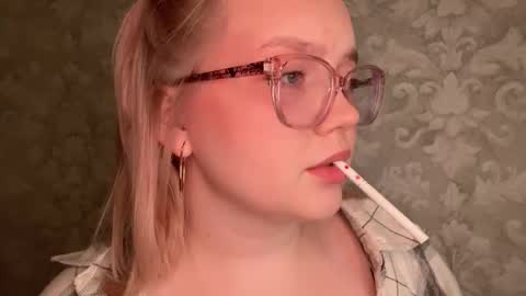 Snapshot of eva_kittenn chatting on 09-27-25, 08:14 eva_kittenn online show from 09-27-25, 08:14