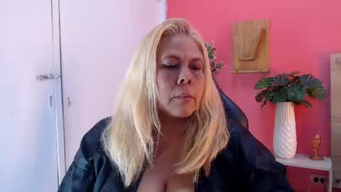 Snapshot of eva_love49 chatting on 07-10-26, 06:54 eva_love49 online show from 07-10-26, 06:54