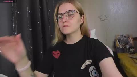 Snapshot of eva_orchid chatting on 06-16-26, 12:19 Eva online show from 06-16-26, 12:19