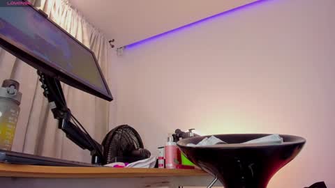 Snapshot of eva_rain chatting on 01-11-25, 02:04 Eva online show from 01-11-25, 02:04