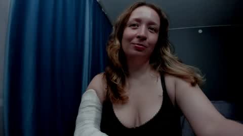 Snapshot of eva_rikchter chatting on 06-30-26, 09:38 Ice Goddess online show from 06-30-26, 09:38