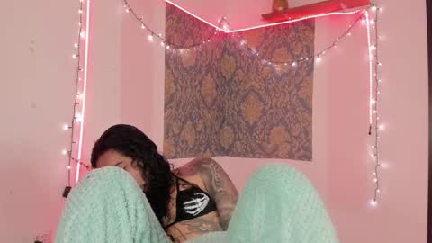 Snapshot of eva_sanderslee chatting on 05-12-26, 10:23 Eva online show from 05-12-26, 10:23
