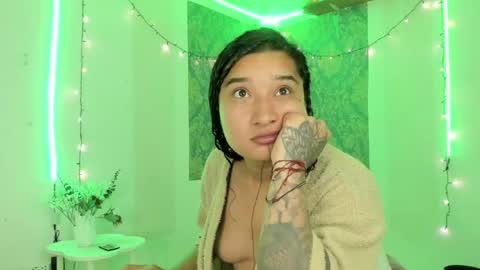 Snapshot of eva_sanderslee chatting on 05-16-26, 10:01 Eva online show from 05-16-26, 10:01