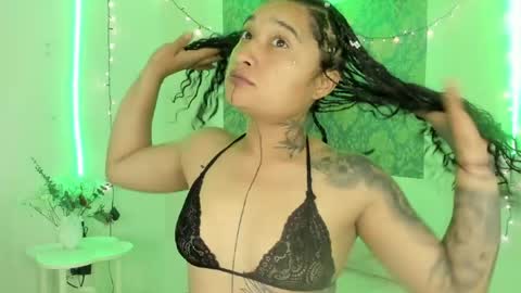 Snapshot of eva_sanderslee chatting on 05-20-26, 10:10 Eva online show from 05-20-26, 10:10