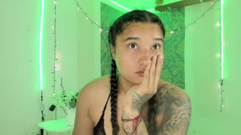 Snapshot of eva_sanderslee chatting on 05-27-26, 10:45 Eva online show from 05-27-26, 10:45