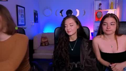 Snapshot of eva_smiith_ chatting on 06-16-26, 05:43 Eva online show from 06-16-26, 05:43