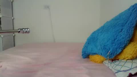 Snapshot of eva_sweet2 chatting on 09-14-25, 05:01 Estefania online show from 09-14-25, 05:01