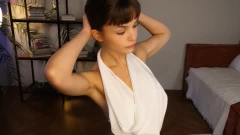 Snapshot of eva_zill_blossom chatting on 09-17-25, 08:16 Hello my name is Eva its my first day here online show from 09-17-25, 08:16