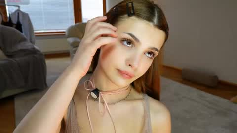 Hello my name is Eva its my first day here online show from 04-04-26, 08:56