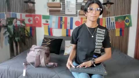 Snapshot of evaa_campbell chatting on 06-25-26, 12:09 Eva online show from 06-25-26, 12:09