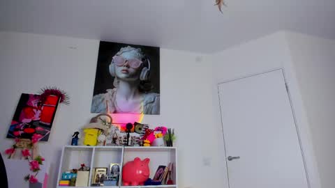 Snapshot of evaa_coy chatting on 05-25-26, 12:11 Eva online show from 05-25-26, 12:11