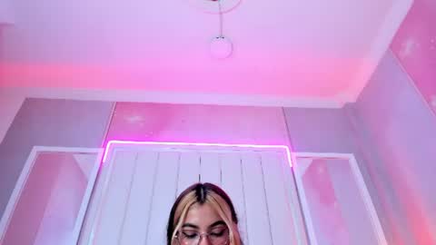Snapshot of evaa_honey chatting on 06-11-26, 02:53 evaa_honey online show from 06-11-26, 02:53
