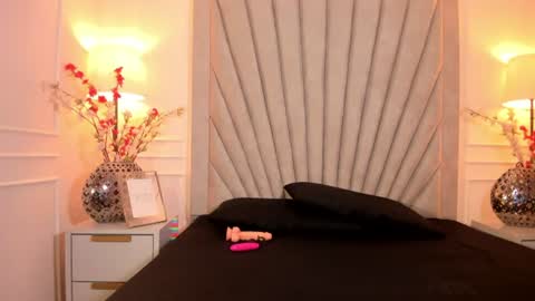 Snapshot of evaa_martinez chatting on 06-12-26, 12:15 Eva online show from 06-12-26, 12:15