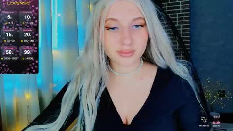 Eva  online show from 11-12-25, 05:19