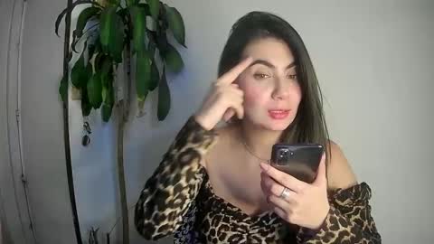 evacollins12 online show from 01-09-25, 12:03