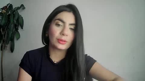 evacollins12 online show from 02-03-25, 10:21