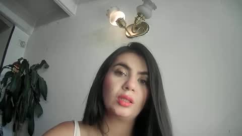 evacollins12 online show from 02-04-25, 10:34