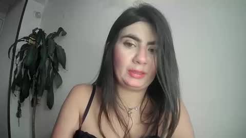 evacollins12 online show from 02-06-25, 12:22